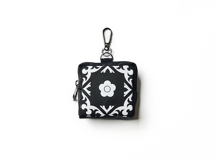 QUOLOFUNE × MARY QUANT ノボタイル缶（ダーク・ホワイト
